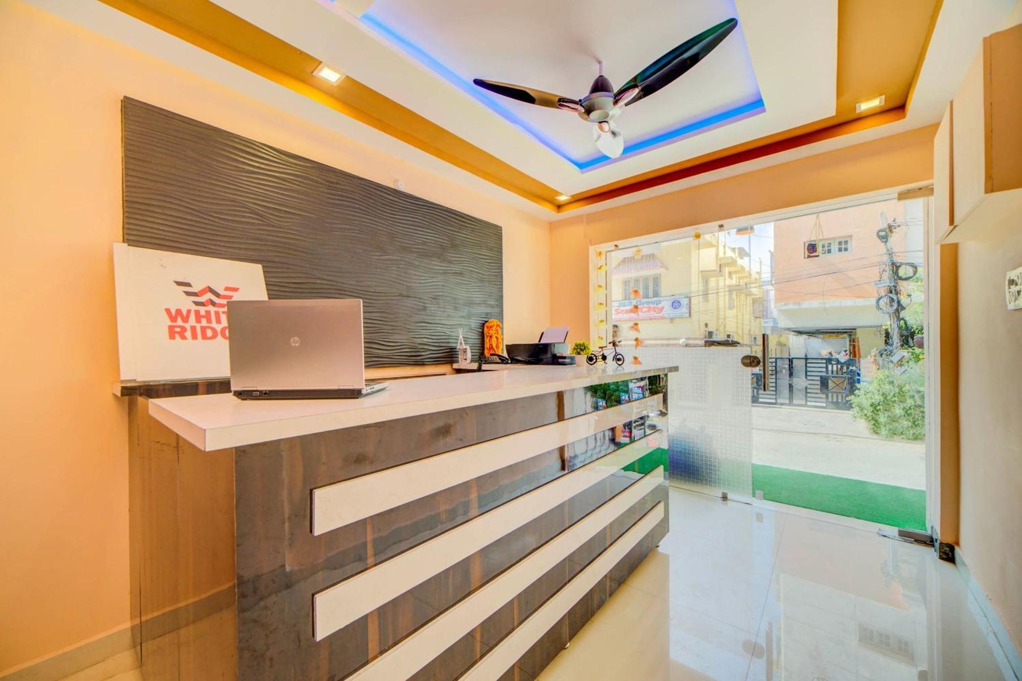 Super Hotel O White Ridge Sururnagar Экстерьер фото